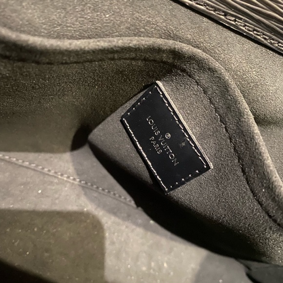 Louis Vuitton Marly Handbag Epi Leather MM - Picture 4 of 8